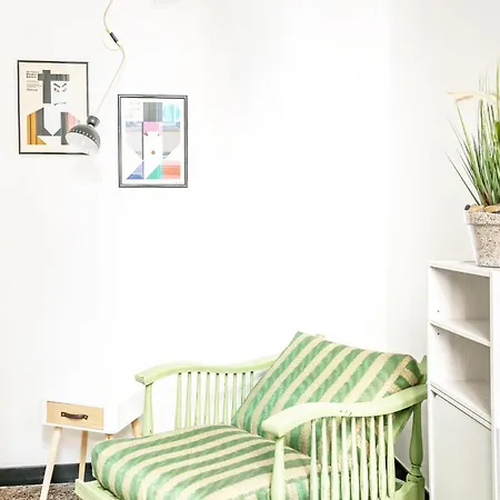 Designer In The Center Of Apartment *