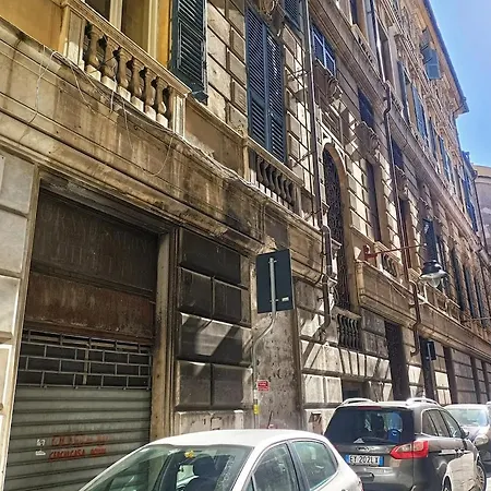 Designer In The Center Of * Genoa